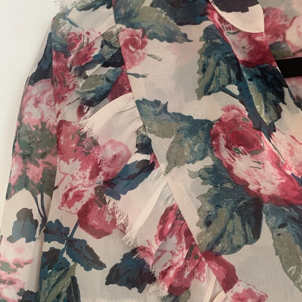 Evereve blouse in a beautiful floral pattern.  Semi-Sheer - Picture 4 of 9